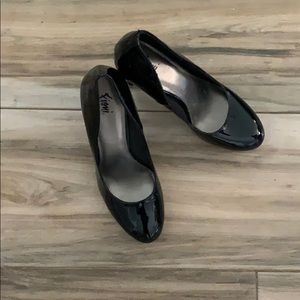 Black patent leather platform heels